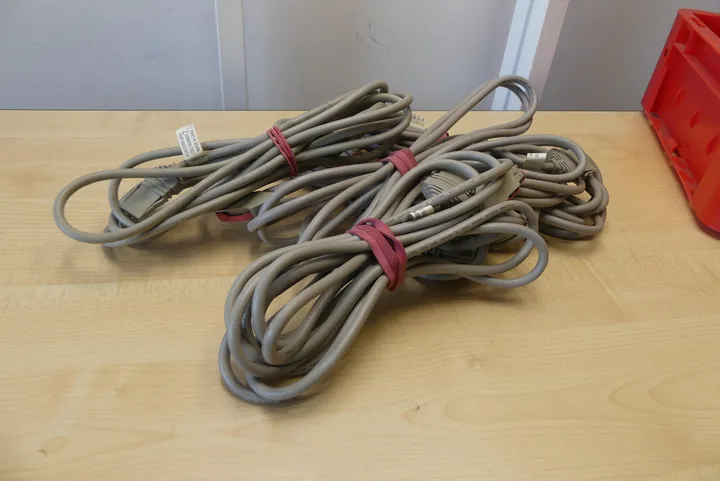 Konvolut Datenkabel/Verlängerungskabel Umfang: nur der Inhalt, ohne Kiste